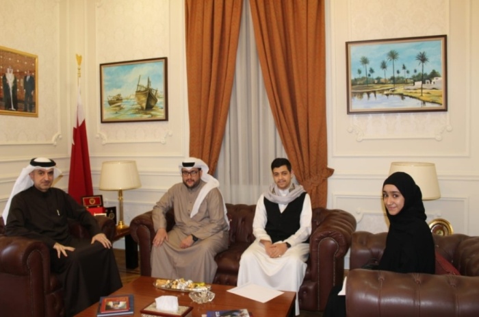 سفير البحرين بمصر يستقبل البحرينيين الفائزين بجائزة الجامعة العربية بالخطابة