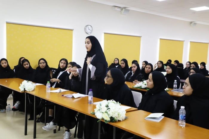 "أمانة النواب" تعقد جلسة تطبيق عملي للمحاكاة لطالبات مدارس "الإيمان"