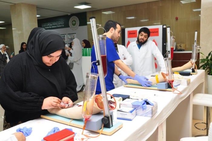 "الخليج العربي" تنظِّم حملة للتبرع بالدم بالتعاون مع "حمد الجامعي"