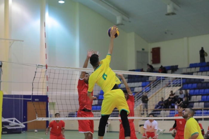 جامعة البحرين تتصدر القدم.. وصراع ثلاثي بـ"الطائرة"