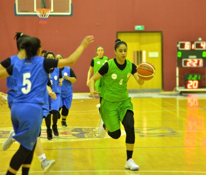 جامعة البحرين تتصدر القدم.. وصراع ثلاثي بـ"الطائرة"