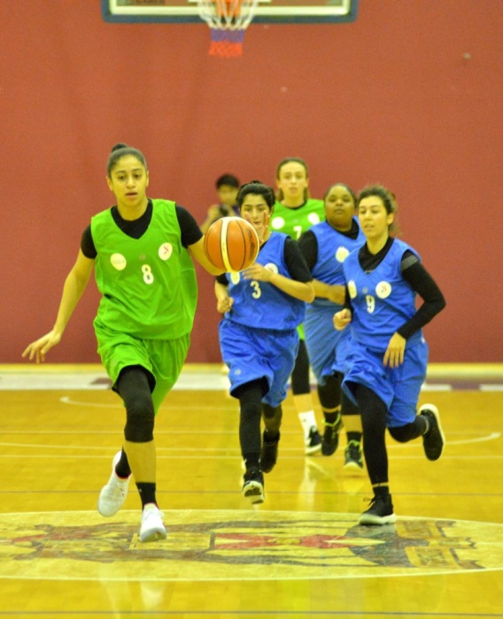 جامعة البحرين تتصدر القدم.. وصراع ثلاثي بـ"الطائرة"