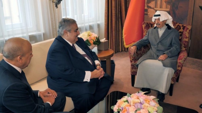 رئيس الوزراء يستقبل خالد بن أحمد ووزير الخارجية