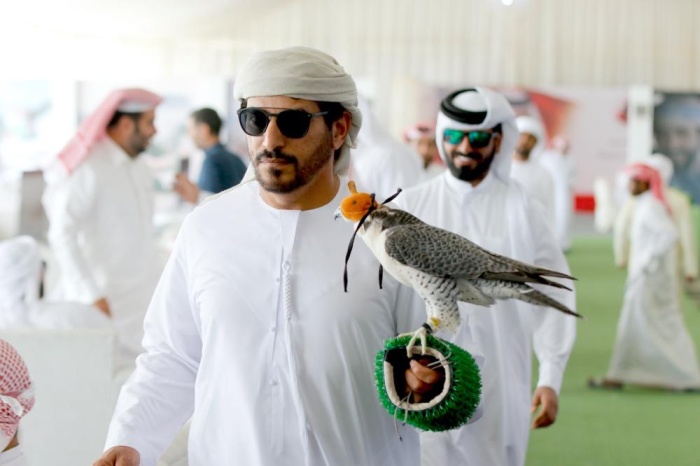 صقارو الإمارات يتألقون في بطولة ناصر بن حمد الدولية