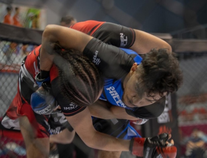 سلمان بن محمد يتويج الفائزين بالمراكز الأولى في بطولة البحرين المفتوحة لـMMA