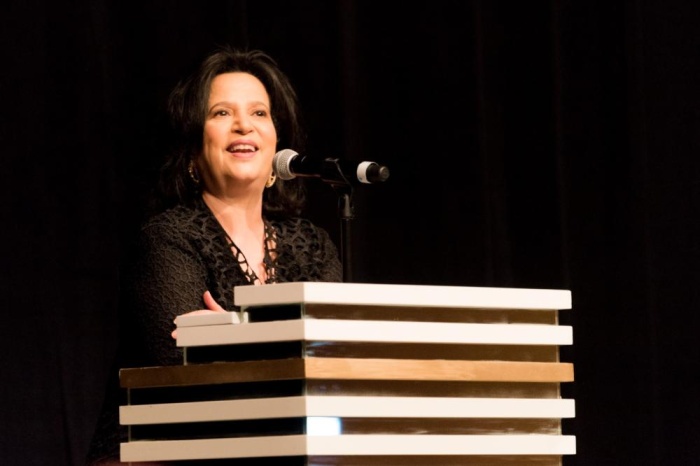 "دموع حديد"..عرض عكس إرث المعمارية الراحلة حديد عبر تأويلات بصرية مبهرة