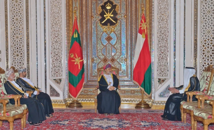 سلطان عمان يتسلم أوراق اعتماد سفير مملكة البحرين بمسقط