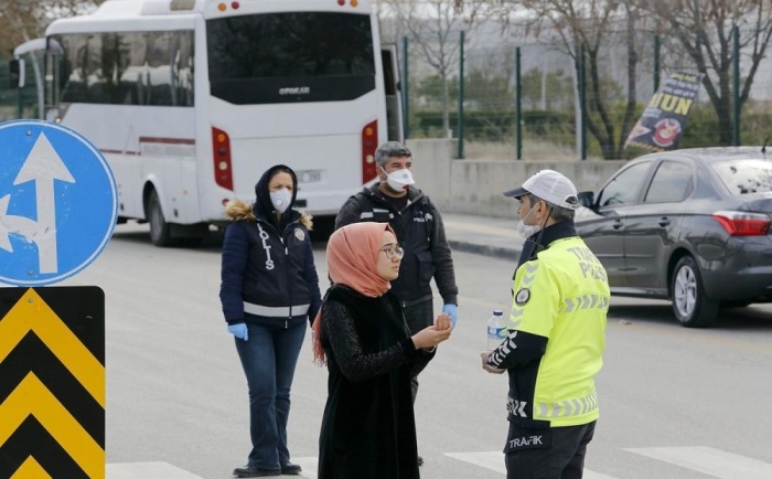 تركيا على خطى إيطاليا.. والمسؤولون: "جيناتنا" تحمينا من كورونا