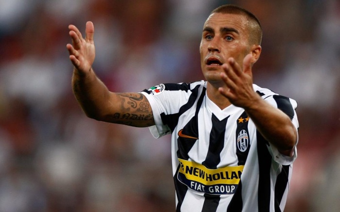 عداوة في المدرجات & .. وصداقة على طاولة المفاوضات