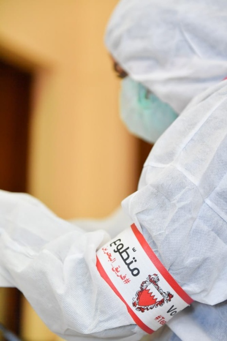 بالصور.. متطوعون في مكافحة كورونا: سنقدم الغالي والنفيس من أجل البحرين