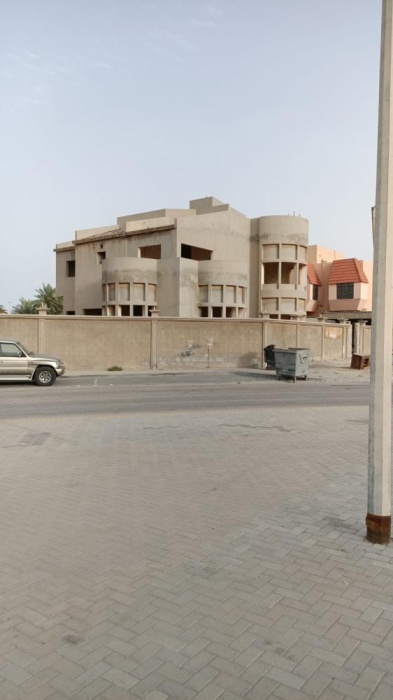 القبيسي: البيوت المهجورة بـ"تاسعة الشمالية" أوكار للرذيلة والجن و"كورونا"