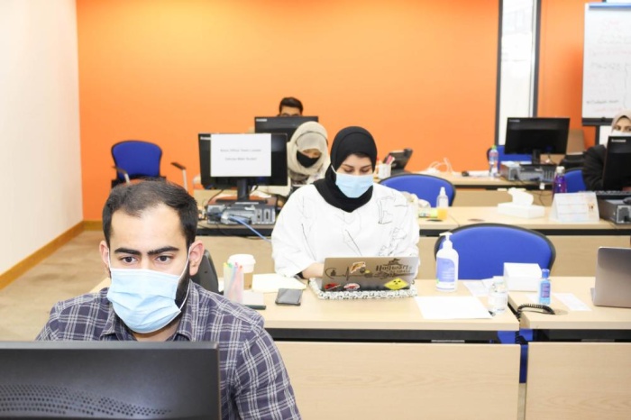 رئيس "الأعلى للصحة": البحرين ستتجاوز كورونا بتقيد الجميع بالإجراءات الاحترازية وعدم التهاون في تطبيقها