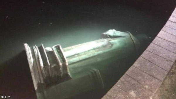 حطموا تمثال "مكتشف أميركا" ثم حرقوه وألقوا به في بحيرة