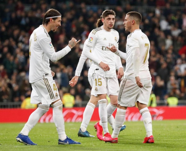 ريال مدريد يطرح قمصان لاعبيه في مزادات