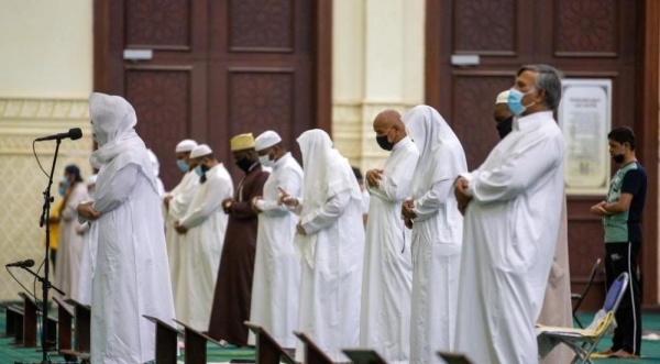 بالصور..أول صلاة فجر في مساجد مكة المكرمة بعد فتحها