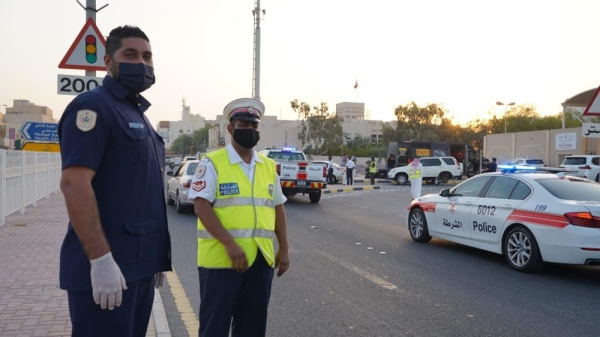 "المرور" تنفذ حملة توعوية وتستبدل الإطارات التالفة لمركبات السائقين الملتزمين مجاناً