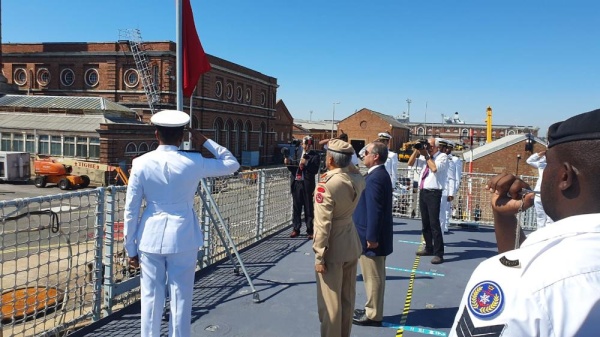 البحرين ممثلة بقوة الدفاع تتسلم سفينة الدورية الحربية (الزبارة)