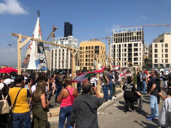 هتاف ضد حزب الله في بيروت.. واشتباك بين الأمن والمحتجين