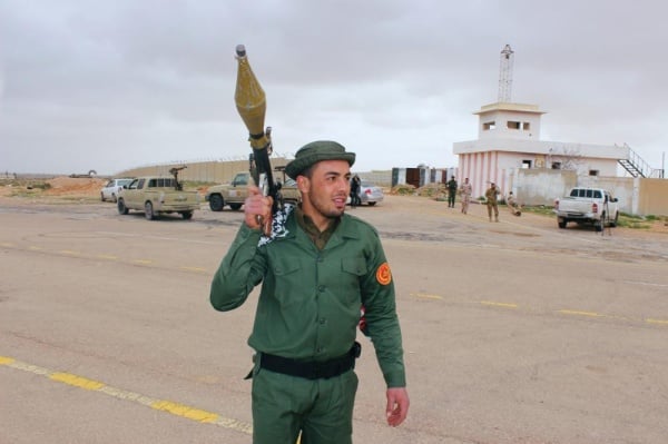 يقل مرتزقة.. الجيش الليبي يدمّر رتلاً عسكرياً غرب سرت