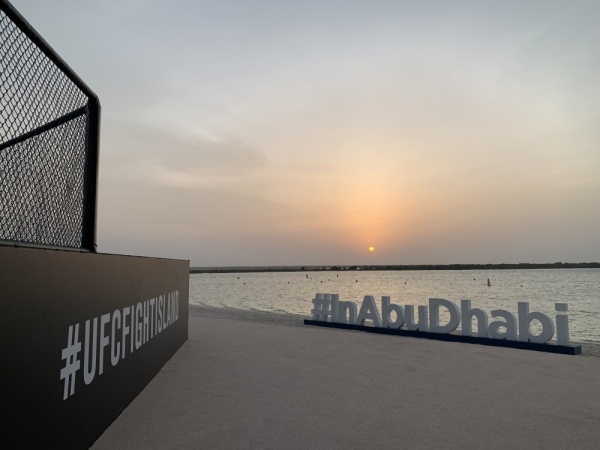 أبوظبي تثبت مكانتها كوجهة آمنة للسياح والفعاليات الدولية من خلال نجاحها في استضافة فعاليات جزيرة النزال من يو إف سي