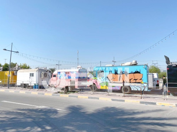 بالصور والتفاصيل.. الـ"food truck" تنتقل إلى موقعها الجديد قرب استاد البحرين