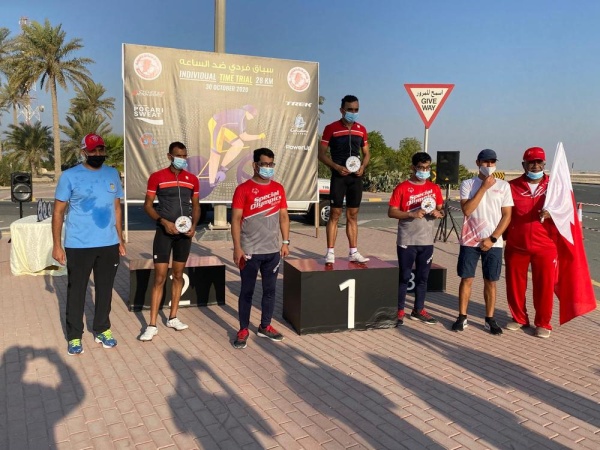 ناصر بن حمد يحقق المركز الأول في سباق ضد الساعة للدراجات