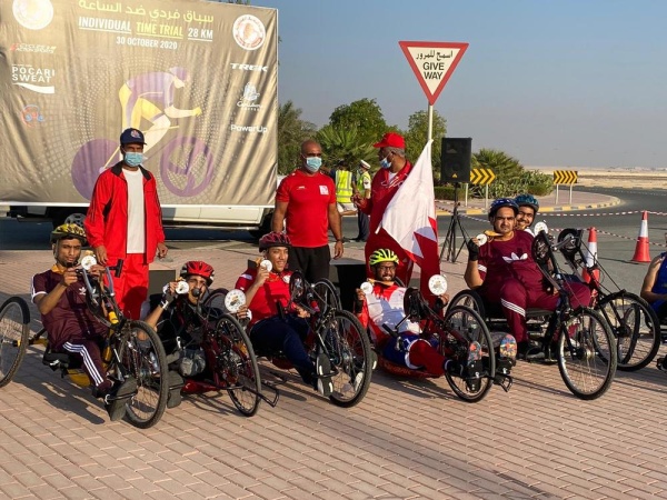 ناصر بن حمد يحقق المركز الأول في سباق ضد الساعة للدراجات
