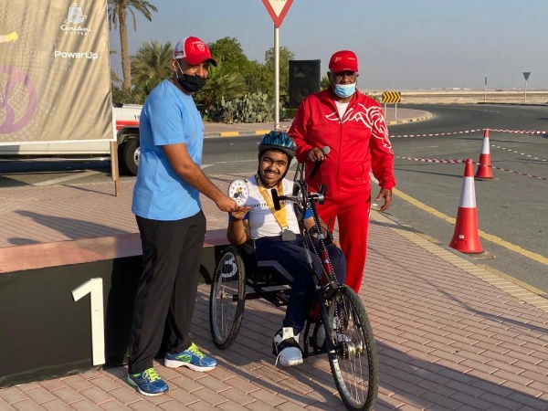 ناصر بن حمد يحقق المركز الأول في سباق ضد الساعة للدراجات