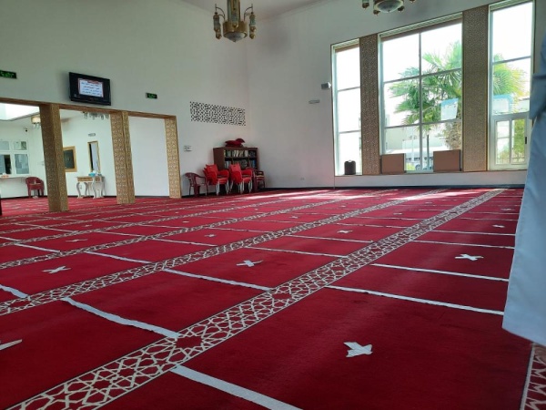 شاهد .. توافد المصلين لاداء صلاة الظهر في البحرين بعد استئنافها