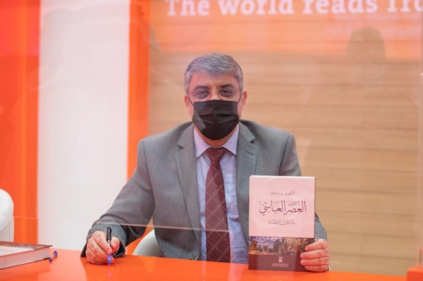 27 كاتباً وأديباً يوقعون جديد إصداراتهم في أولى أيام "الشارقة الدولي للكتاب"