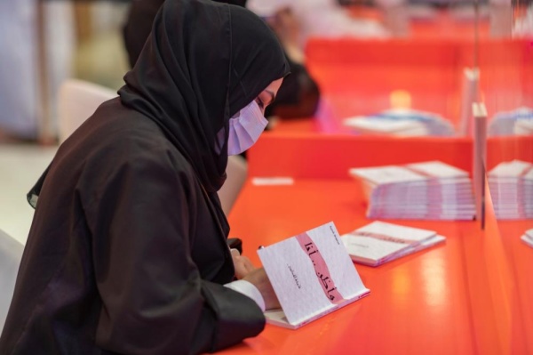 27 كاتباً وأديباً يوقعون جديد إصداراتهم في أولى أيام "الشارقة الدولي للكتاب"