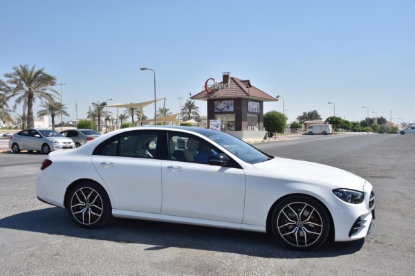 "مرسيدس بنز E الجديدة".. فخامة القيادة ورفاهية السلامة