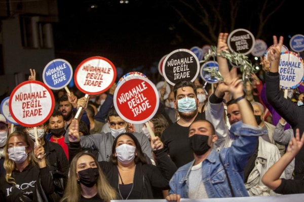 غضب متزايد في "قبرص التركية" من أنقرة.. "لا للتدخل بشؤوننا"