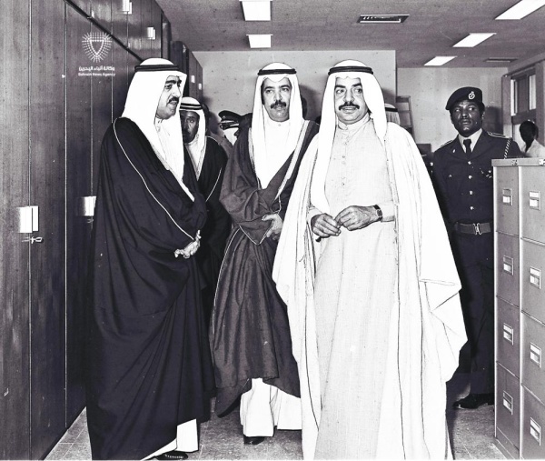 بالصور | خليفة بن سلمان مسيرة نصف قرن من العطاء المتواصل في بناء البحرين