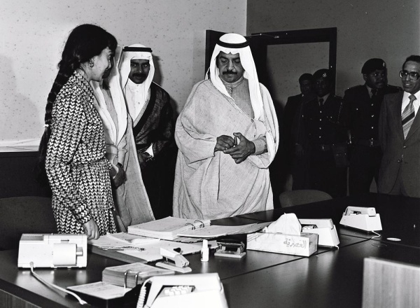 بالصور | خليفة بن سلمان مسيرة نصف قرن من العطاء المتواصل في بناء البحرين