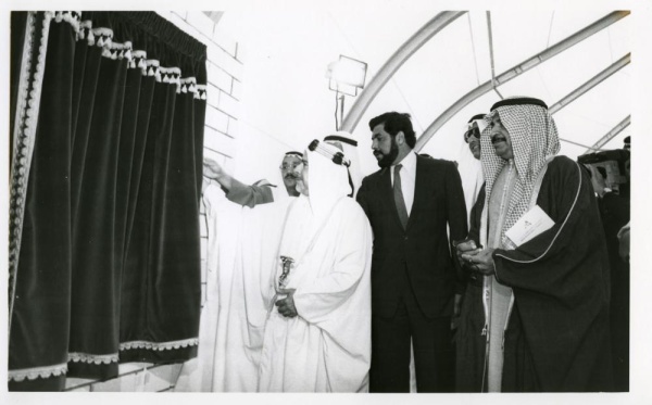 بالصور | خليفة بن سلمان مسيرة نصف قرن من العطاء المتواصل في بناء البحرين