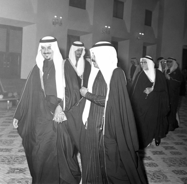 بالصور | خليفة بن سلمان مسيرة نصف قرن من العطاء المتواصل في بناء البحرين