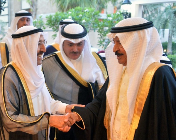 بالصور | خليفة بن سلمان مسيرة نصف قرن من العطاء المتواصل في بناء البحرين