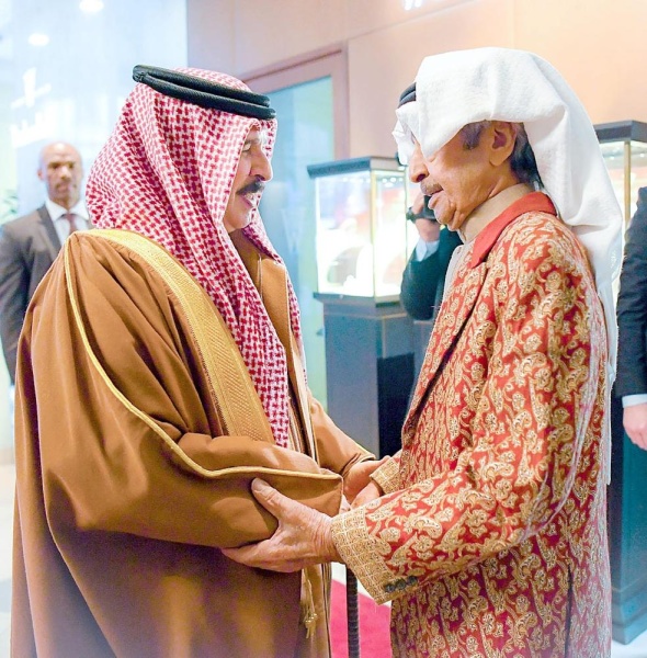 بالصور | خليفة بن سلمان مسيرة نصف قرن من العطاء المتواصل في بناء البحرين