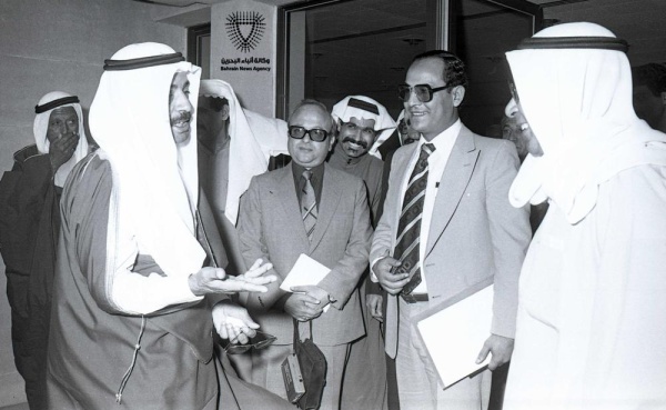 بالصور | خليفة بن سلمان مسيرة نصف قرن من العطاء المتواصل في بناء البحرين