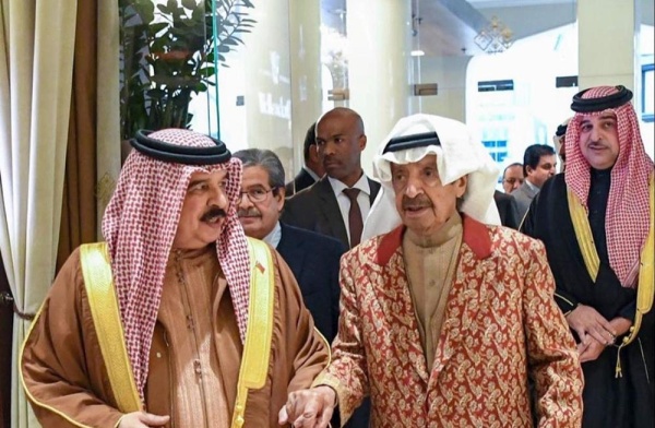 بالصور | خليفة بن سلمان مسيرة نصف قرن من العطاء المتواصل في بناء البحرين
