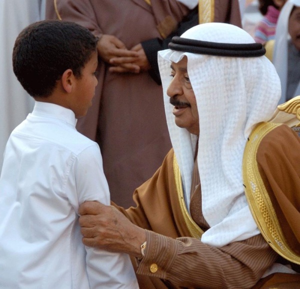 بالصور | خليفة بن سلمان مسيرة نصف قرن من العطاء المتواصل في بناء البحرين