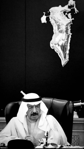 بالصور | خليفة بن سلمان مسيرة نصف قرن من العطاء المتواصل في بناء البحرين