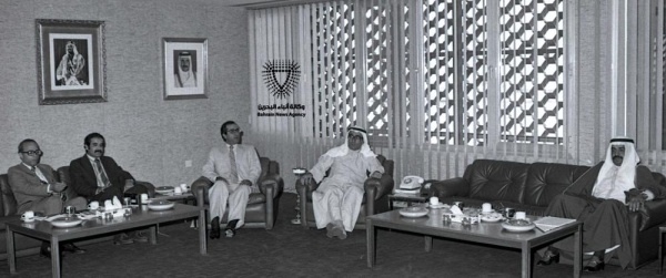 بالصور | خليفة بن سلمان مسيرة نصف قرن من العطاء المتواصل في بناء البحرين