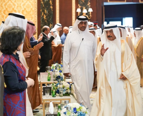 بالصور | خليفة بن سلمان مسيرة نصف قرن من العطاء المتواصل في بناء البحرين