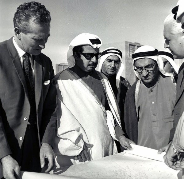 بالصور | خليفة بن سلمان مسيرة نصف قرن من العطاء المتواصل في بناء البحرين