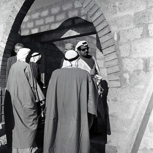 بالصور | خليفة بن سلمان مسيرة نصف قرن من العطاء المتواصل في بناء البحرين