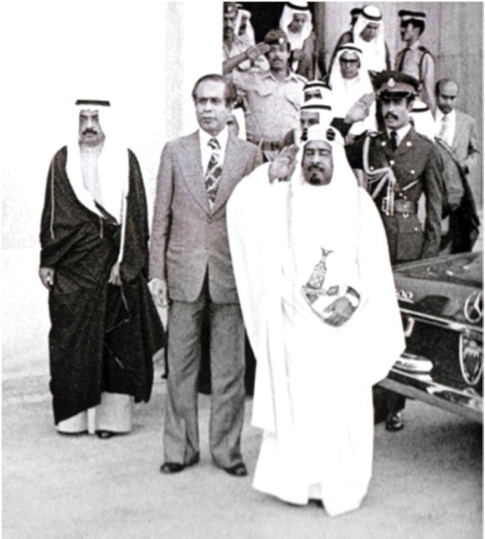 بالصور | خليفة بن سلمان مسيرة نصف قرن من العطاء المتواصل في بناء البحرين