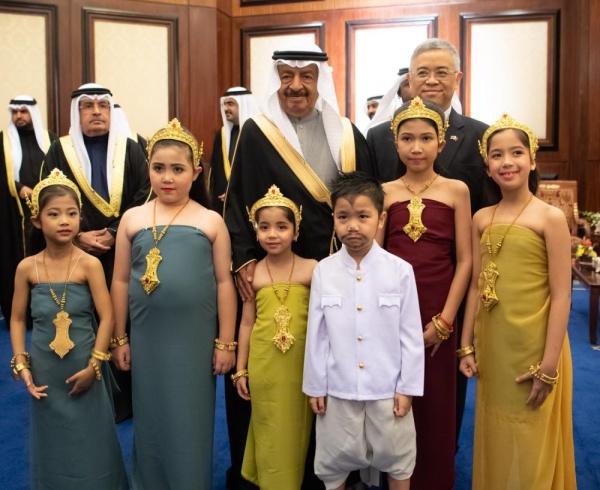 بالصور | خليفة بن سلمان مسيرة نصف قرن من العطاء المتواصل في بناء البحرين