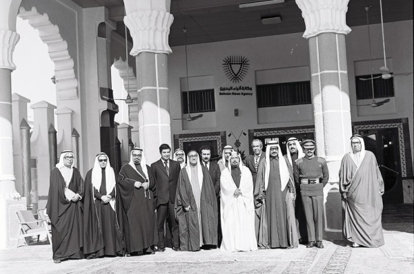 بالصور | خليفة بن سلمان مسيرة نصف قرن من العطاء المتواصل في بناء البحرين